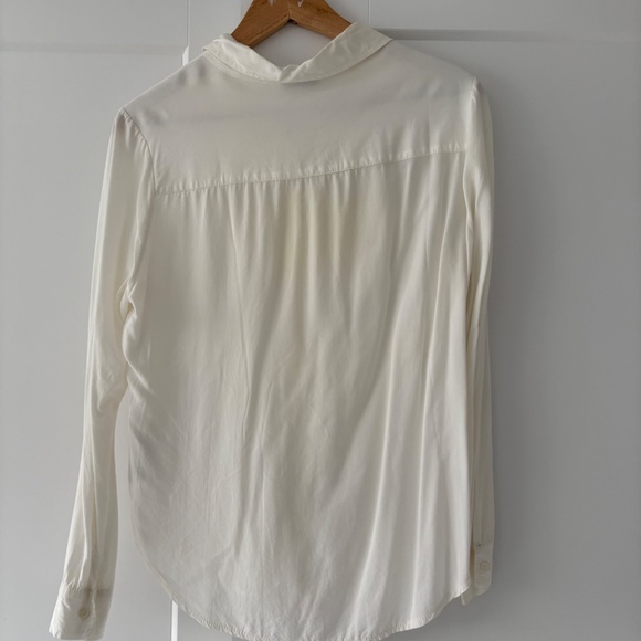 Subdued White flowy shirt - Picture 3 of 3
